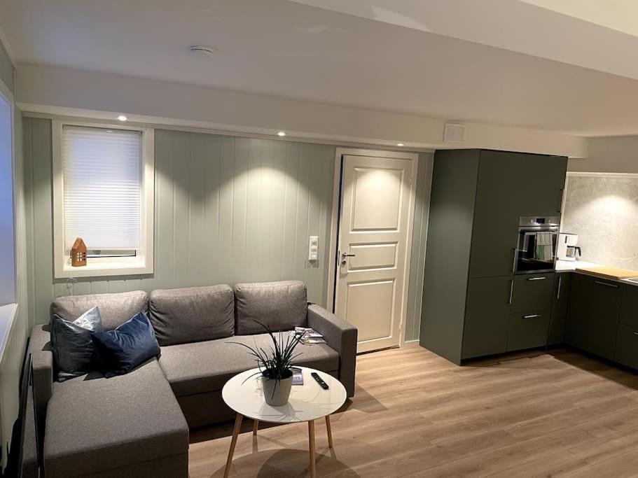 Lofoten - New Apartment, Close To Airport. Leknes Luaran gambar